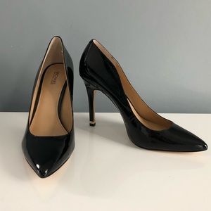 Michael Kors black pumps
